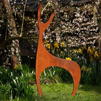 Đồ trang trí sân vườn bằng kim loại rỉ sét đương đại Tác phẩm điêu khắc trên bãi cỏ hươu bằng thép